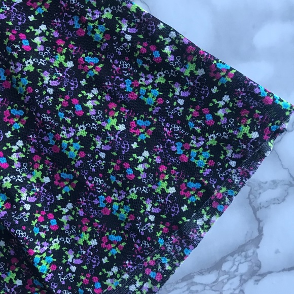 GIFTED - [Express] Floral Blouse - Picture 4 of 6